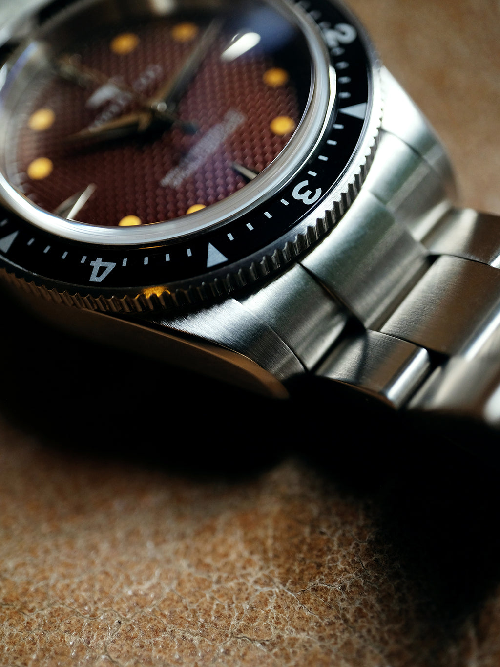 DAGGER A.X.E. Brown Dial 314L stainless steel bracelet clasp detail