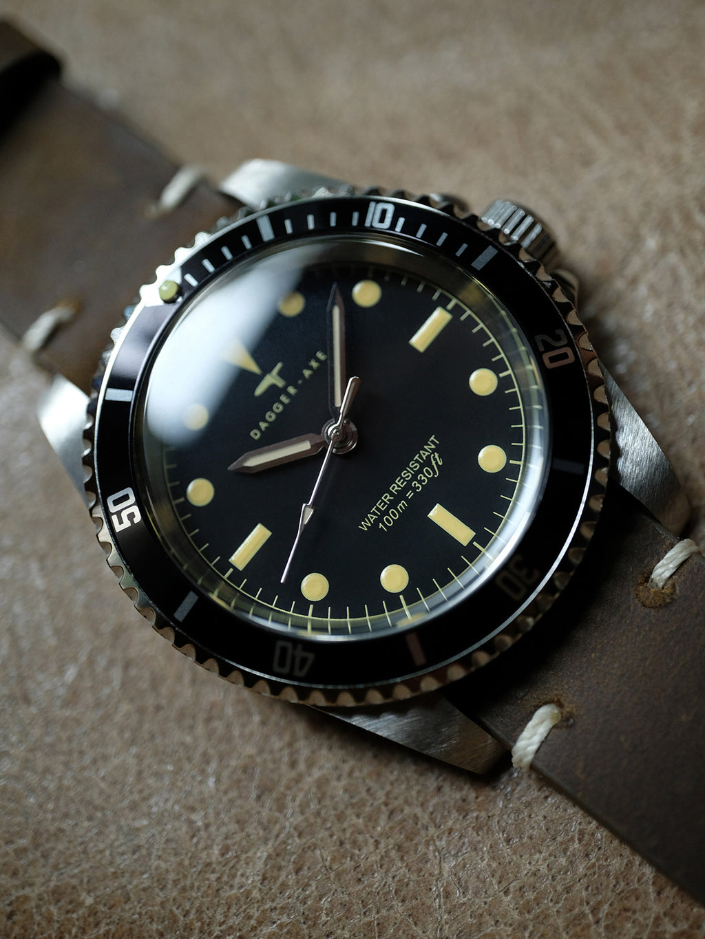 DAGGER A.X.E. MK1 316L stainless steel bracelet clasp detail