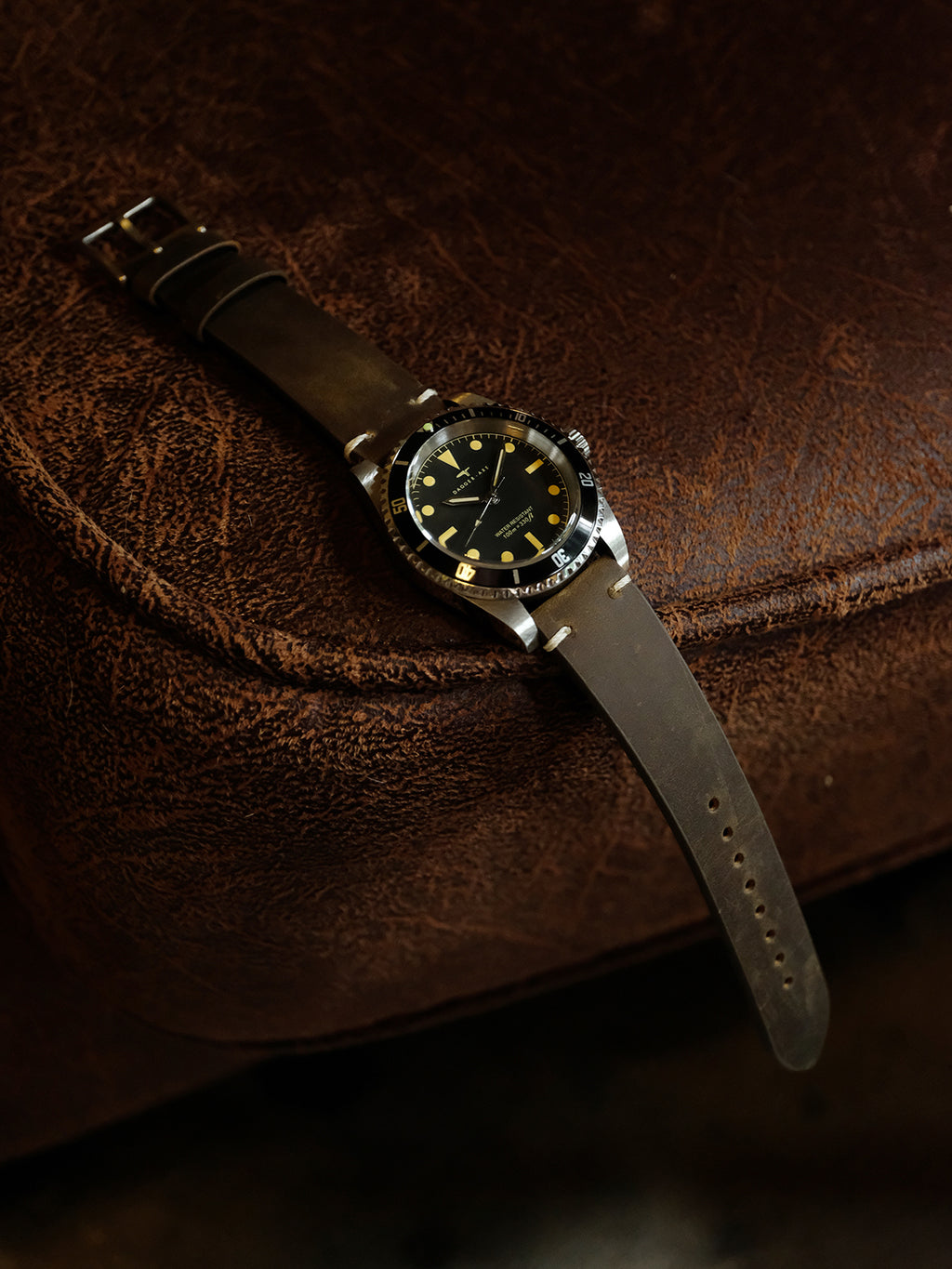 DAGGER A.X.E. MK1 vintage dive watch top view showing rotating bezel