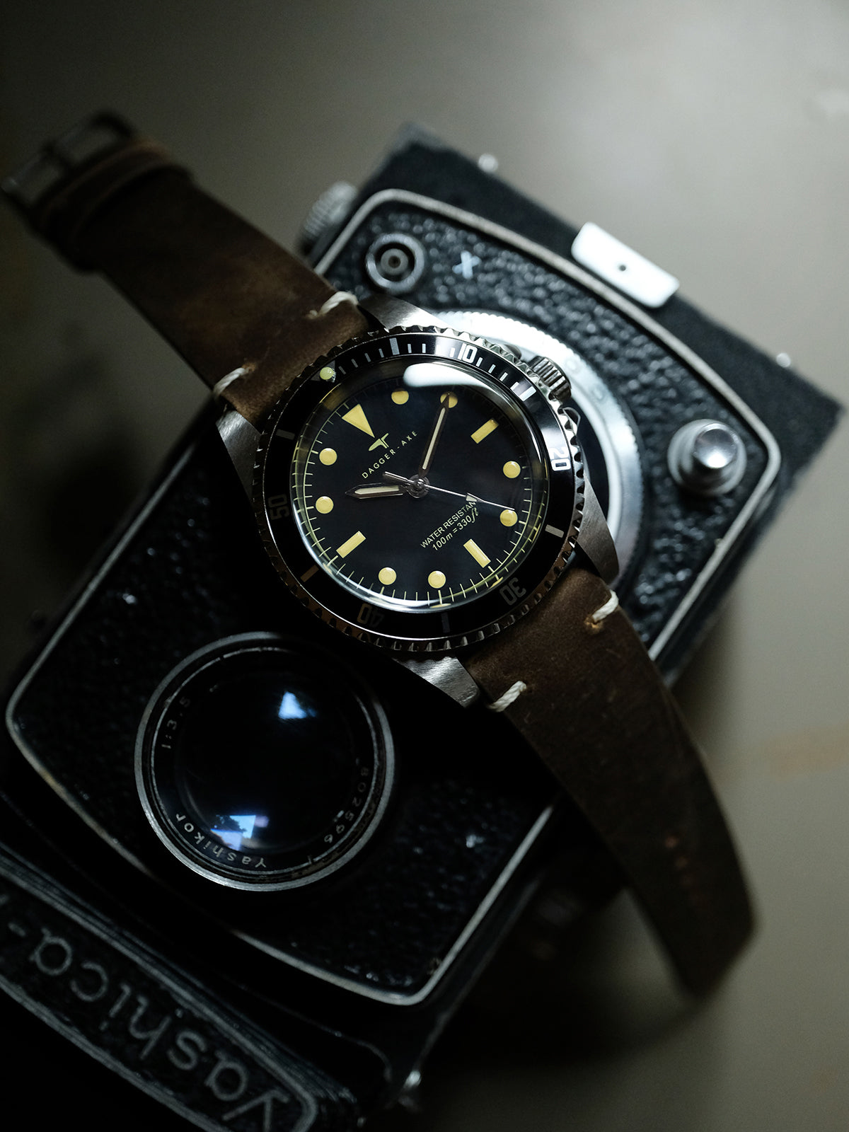 DAGGER A.X.E. MK1 Vintage Dive Watch full view with stainless steel bracelet