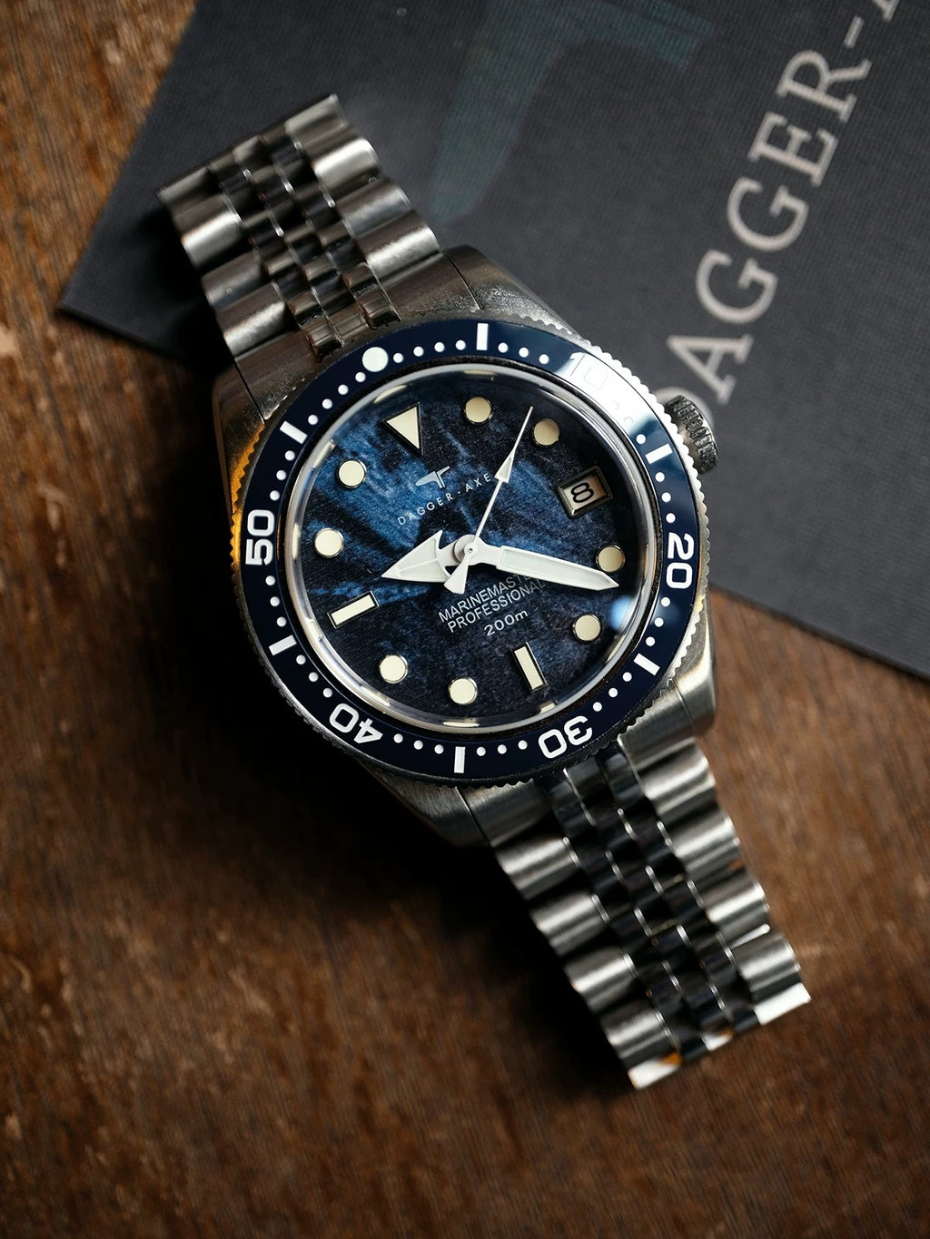 DAGGER AXE Marine Master watch case side view
