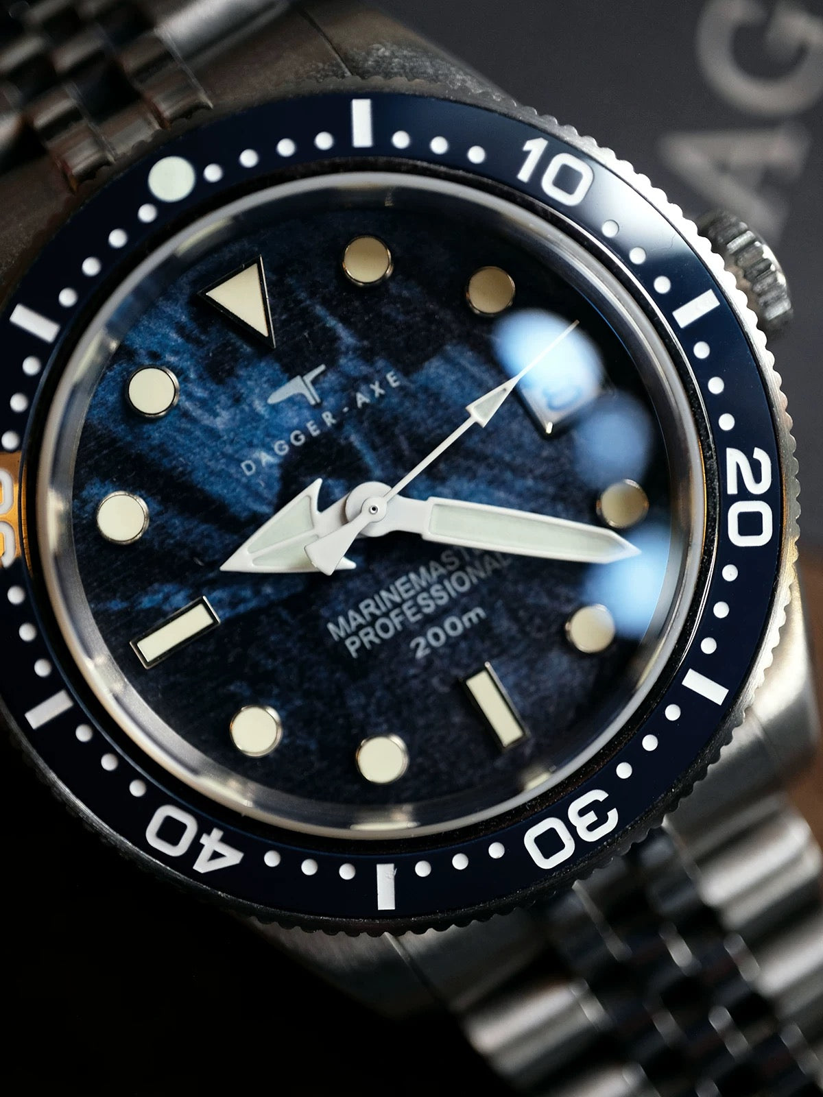 DAGGER AXE Marine Master blue dial close up