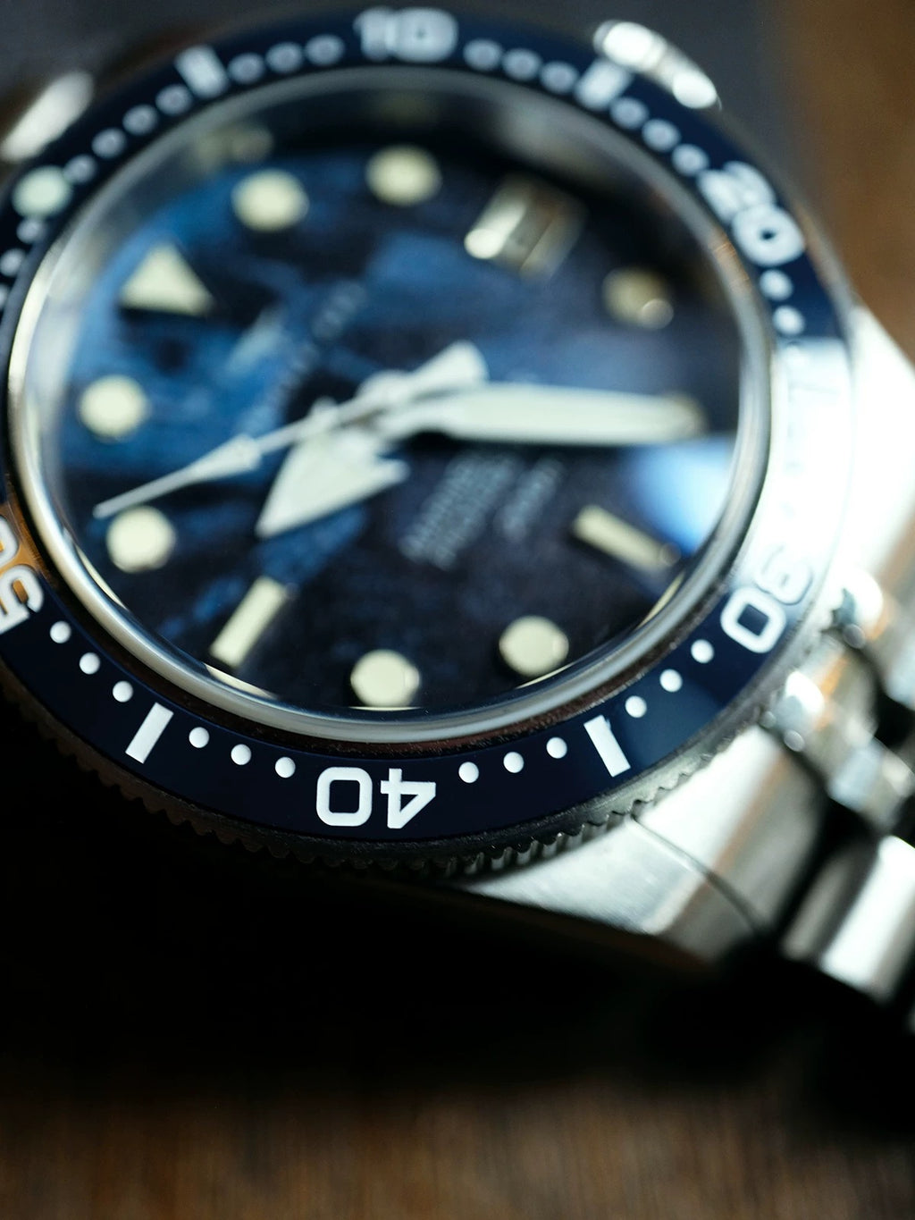 DAGGER AXE Marine Master sapphire crystal detail