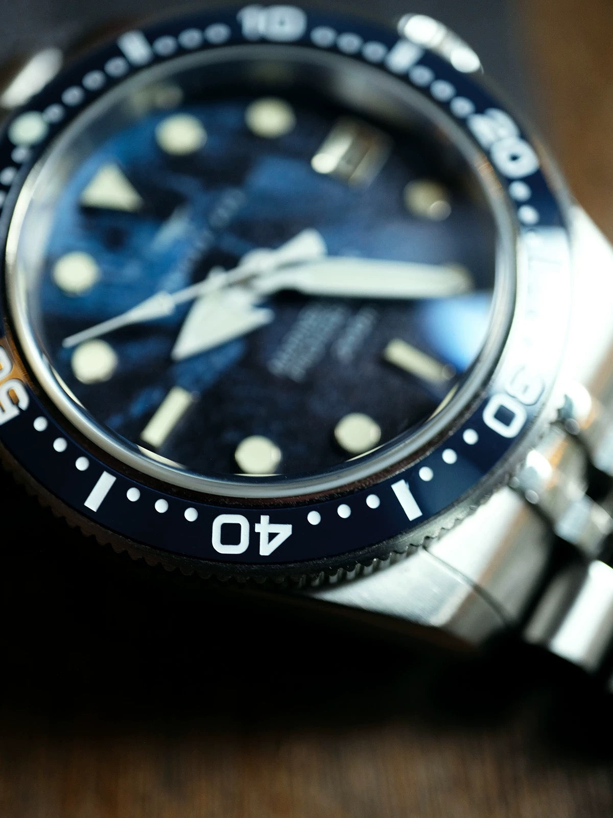DAGGER AXE Marine Master sapphire crystal detail