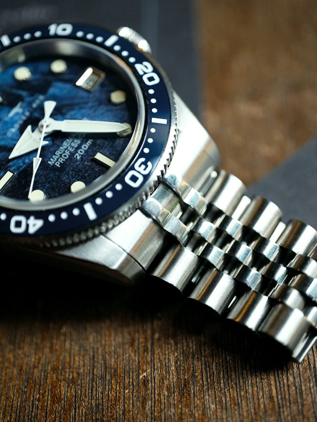 DAGGER AXE Marine Master watch packaging detail